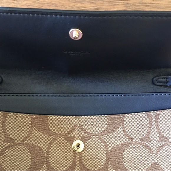 SALE!! Coach Wristlet comes in original box - Picture 8 of 16